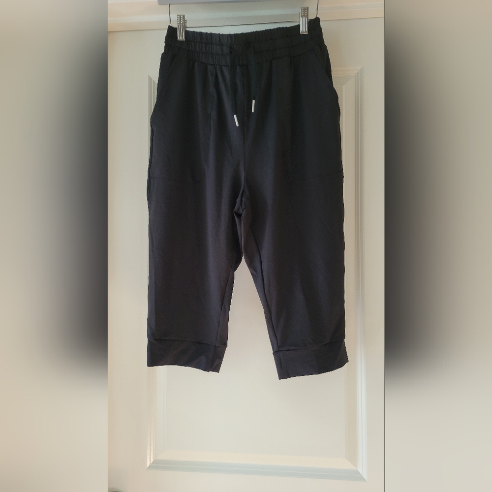 NWT-Halara High Waisted Drawstring Side Pocket Pedal Pushers Size M Black